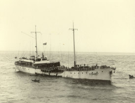 Navio à linha Rainha Santa