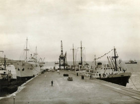 O Gil Eannes no Cais de Alcântara, antes da partida para dar apoio à frota bacalhoeira portuguesa