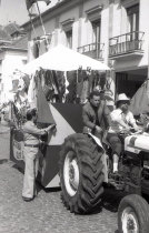 Celebração do 1º de Maio em 1975: Carro Alegórico