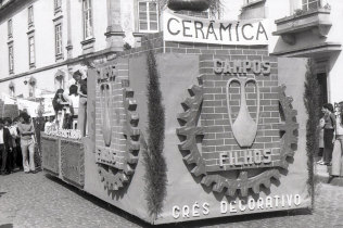 Celebração do 1º de Maio em 1975: Carro Alegórico