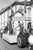 Celebração do 1º de Maio em 1975: Carro Alegórico