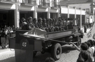 Celebração do 1º de Maio em 1975: Carro Alegórico