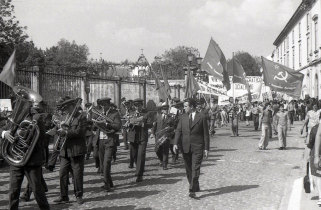 Celebração do 1º de Maio em 1975: Banda