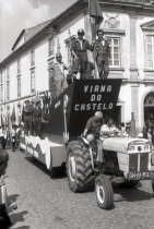 Celebração do 1º de Maio em 1975: Carro Alegórico