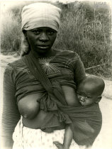 Mulher e criança de Nacarôa