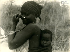 Mulher e criança de Nacarôa