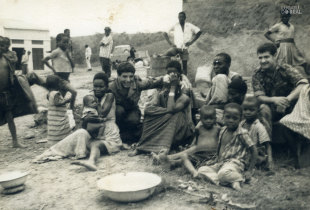 Habitantes de Micula e soldados