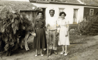 Maria Jacinta dos Santos com pai e amiga