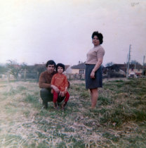 Maria Ferreira Arezes com marido e filha na França