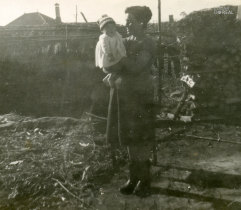 Virgínia do Postiça e filho